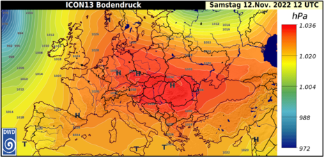 Abbildung zeigt den Bodendruck vom ICON13 Modell für Samstag, 12. November 2022 um 12 UTC (14 Uhr MEZ).