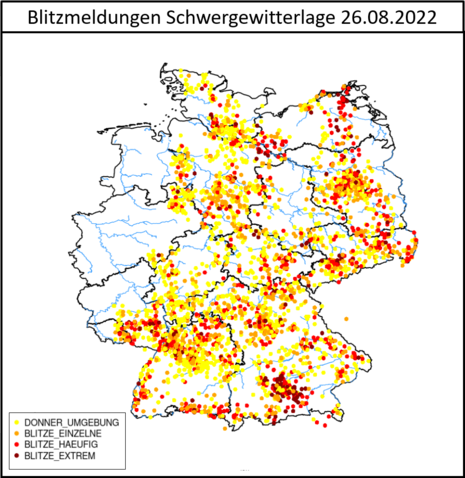 Dargestellt sind die Blitzmeldungen aus der Warnwetter App in Zusammenhang mit der Schwergewitterlage am 26.08.2022.