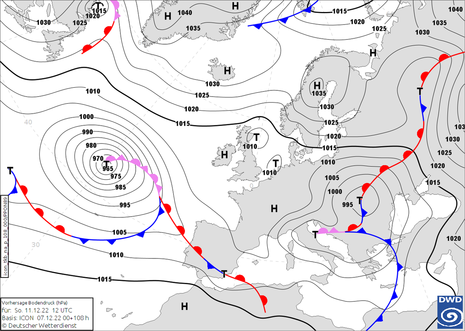 Wetterlage, Sonntag 11.12.22, 13 Uhr. Schneeschauer und eisige Winterluft aus Nordosten! (Quelle TKB - Deutscher Wetterdienst)