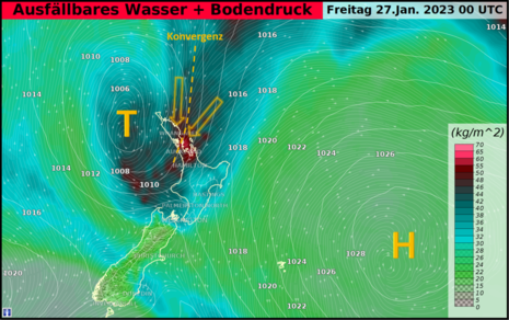 In der Grafik sieht man das zur Verfügung stehende ausfällbares Wasser also Maß für den Niederschlagsgehalt in der Atmosphäre. Außerdem erkennt man in den Bodenwinden eine konvergente Strömung, die zu kräftigen Hebungsimpulsen führt.