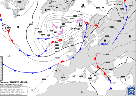 Vorhersagekarte Europa / prognostizierte Großwetterlage für Montagmittag (25.09.2023) mit Hoch ROSI über Osteuropa und Tiefdruckeinfluss über Nordwesteuropa. (Quelle Deutscher Wetterdienst)