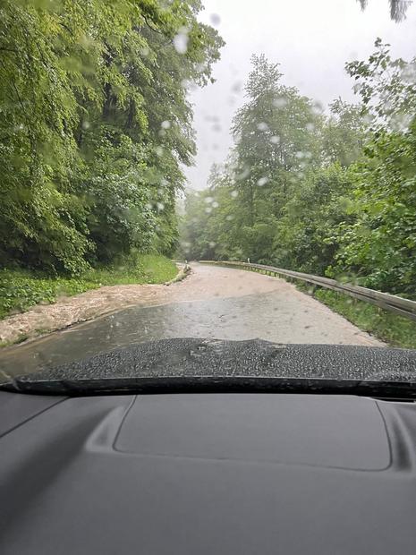Überschwemmte Straße bei Gersheim (Saarland). (Quelle DWD-WarnWetter)