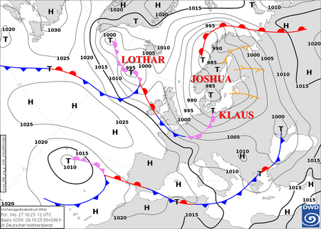Prognosekarte Bodendruck und Lage der Fronten mit Namen der steuernden Hoch- und Tiefdruckgebiete für den heutigen Montag, den 27. Oktober 2025 12 UTC.
