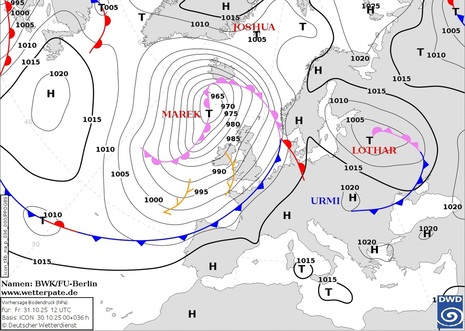 Karte Europa und Nordatlantik mit der Vorhersage von Bodendruck und Fronten für Freitag, 31.10.2025 mittags