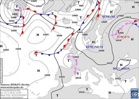 Prognosekarte Bodendruck und Lage der Fronten mit Namen der steuernden Hoch- und Tiefdruckgebiete für den heutigen Sonntag, 11.05.2025 12 UTC