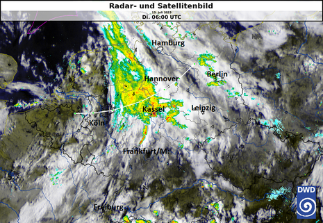 Satelliten- und Radarbild am Dienstag, 15.07.2025, 06 UTC (08 MESZ)
