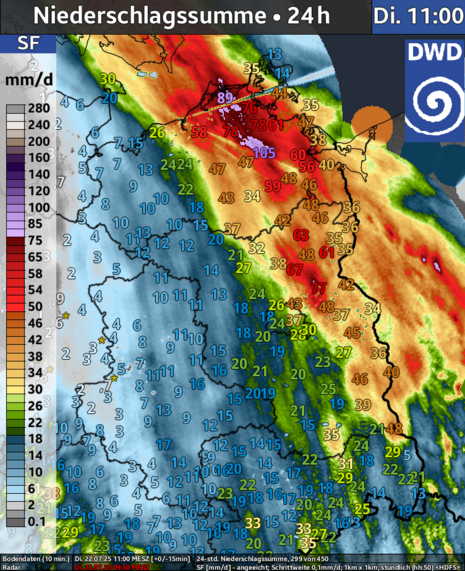 Karte von Ostdeutschland mit Niederschlagsmessungen. Maxima in einem Streifen von der Vorpommerschen Ostseeküste zur Uckermark (50 bis 100 Liter pro Quadratmeter) (Quelle DWD)