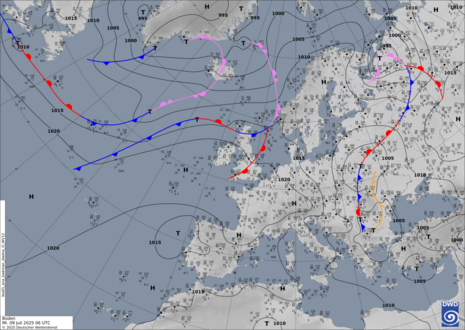 Karte Europa und Nordatlantik mit der Wetteranalyse von Mittwoch, 09.07.2025 8 MESZ (Quelle Deutscher Wetterdienst)