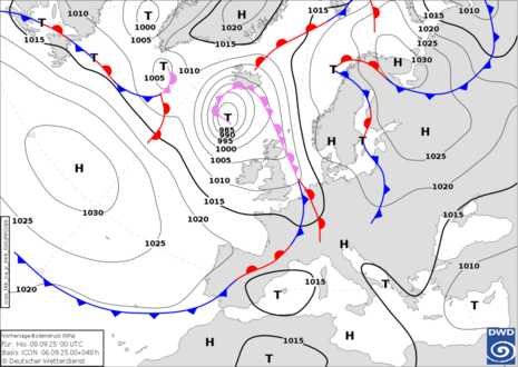 Prognostizierte Wetterlage für die Nacht auf Montag, 8. September, mit einem Tief südlich von Island und dessen auf Deutschland übergreifende Ausläufer. (Quelle:TKB-VBZ)