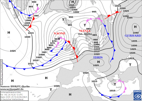 DWD-Vorhersagekarte für den Bodendruck und die Luftmassengrenzen im Bereich von Europa und dem Nordostatlantik für Montag, den 26. Oktober 2026, 12 UTC auf Basis des ICON-Modelllaufs vom 25. Oktober 2026, 00 UTC.