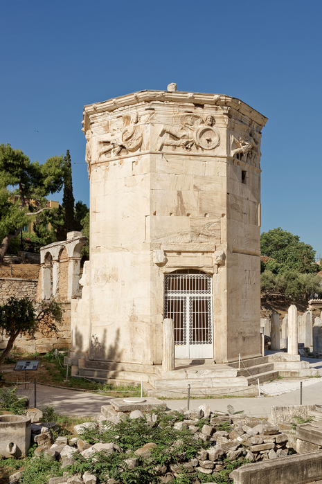 Achteckiger Turm der Winde in Athen, Quelle: Jakub Ha?un über Wikimedia Commons
