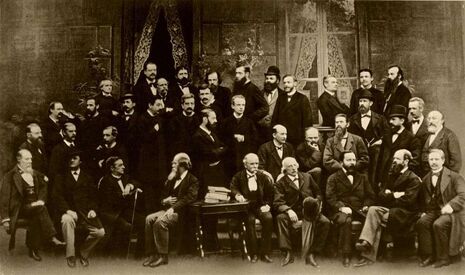 Teilnehmer der Meteorologen-Konferenz 1879 in Rom, Quelle: Музей-архив Д. И. Менделеева (СПбГУ) bzw. Dmitry Mendeleev's Memorial Museum Apartment, St. Petersburg, via Serge Lachinov, 2009, über Wikimedia Commons