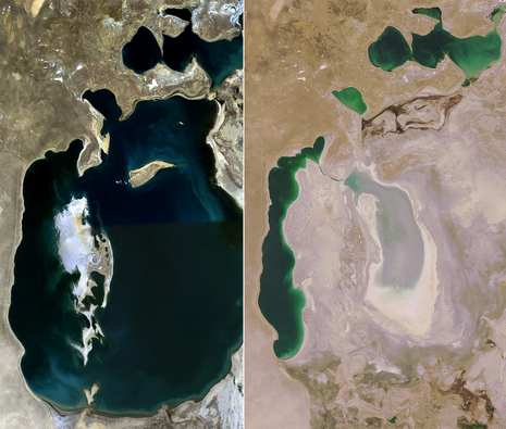 Abbildung zeigt Satellitenaufnahme des Aralsees. Links aus dem Jahr 1989, rechts von 2008. Dabei wird das drastische Schrumpfen des Sees ersichtlich. (Quelle NASA, derivative work by Zafiroblue05 at en.wikipedia, Public domain, via Wikimedia Commons)