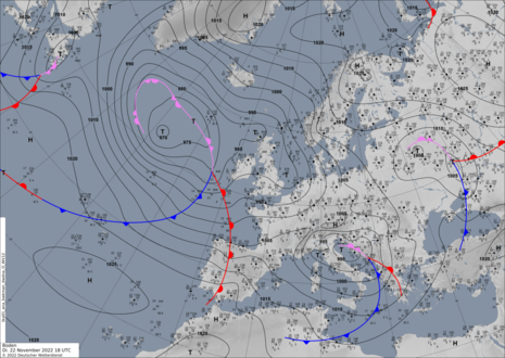 Bodenwetterkarte mit Ausschnitt Europa am 22.11.2022 18 UTC