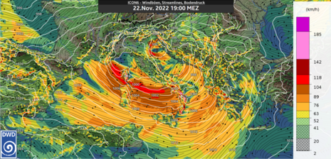 Von ICON6 modellierte Strömungslinien und Windböen mit Bodendruck am 22.11.2022 18 UTC