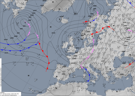 Bodenanalysekarte mit der Wetterlage am Freitag, den 10.11.2023, mit dem Tiefdruckgebiet HELMOE über der Nordsee (Quelle DWD)
