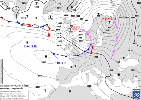 Karte Europa und Nordatlantik mit Isobaren, Druckzentren und Fronten für Dienstag, 31.01.2023 gegen Mittag (Quelle DWD)