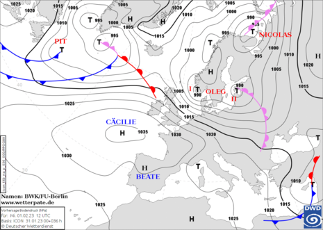 Karte Europa und Nordatlantik mit Isobaren, Druckzentren und Fronten für Mittwoch, 01.02.2023 gegen Mittag (Quelle DWD)