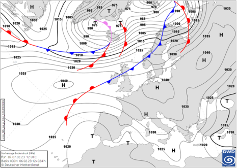 Karte Europa und Nordatlantik mit Isobaren und Druckzentren für Dienstag, 07.02.2023 gegen Mittag (Quelle Deutscher Wetterdienst)