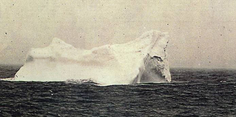 Bildaufnahme des Eisbergs, der vermutlich die RMS TITANIC rammte. Aufgenommen am Morgen des 15. Aprils 1912.