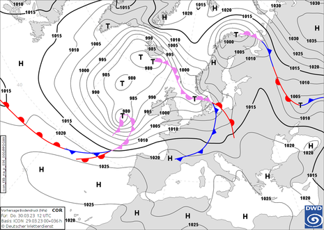 Karte Europa und Nordatlantik mit Vorhersage der Isobaren, Fronten und Druckzentren für Donnerstag, 30.03.2023 12 UTC (14 MESZ) (Quelle DWD)