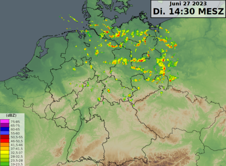 Deutschlandkarte mit Radardaten, die Schauer und Gewitter vor allem über dem Norden und Osten Deutschlands zeigen von Dienstag, dem 27.06.2023 um 14:30 Uhr MESZ (Quelle DWD)