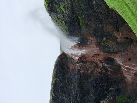 Auch Wasserfälle können durch starken Wind verweht werden