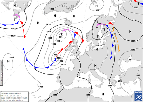 Europakarte mit Isobaren und Fronten für Freitag, 07.07.2023 12 UTC (Quelle DWD)