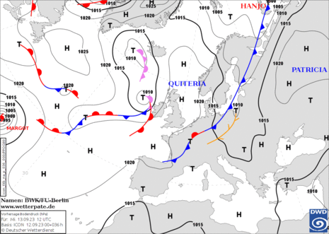 Prognostizierte Bodenwetterkarte für Mittwoch, 13.09.2023, 12 UTC mit Namen der Druckgebilde. (Quelle Deutscher Wetterdienst)