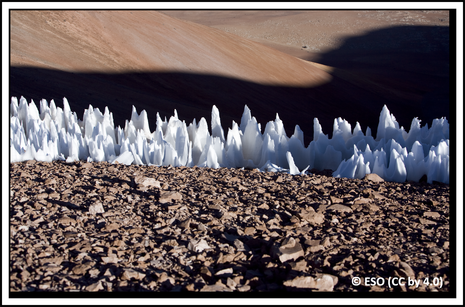 Büßereis am Südende des Chajnantor Plateaus in Chile (Quelle European Southern Observatory (ESO))