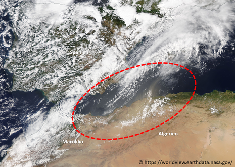 Satellitenbild zeigt die Iberische Halbinsel und Nordafrika. Im Bereich des Mittelmeers erkennt man aufgewirbelten Saharastaub. (Quelle NASA (https://worldview.earthdata.nasa.gov))