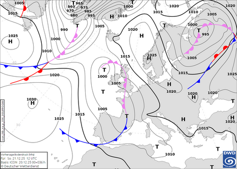 Analysekarte für Sonntag, den 21.12.2025 um 12 UTC. Hoher Luftdruck erstreckt sich vom Nordmeer über Zentral- bis nach Osteuropa.