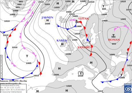 Aktuelle Wetterlage über Europa mit Hoch von Grönland bis Spanien und Tiefs über Skandinavien und Teilen Mitteleuropas.