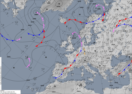 Diese Grafik zeigt die Analyse der Großwetterlage für Sonntag, den 15. Juni um 00 UTC. (Quelle DWD)