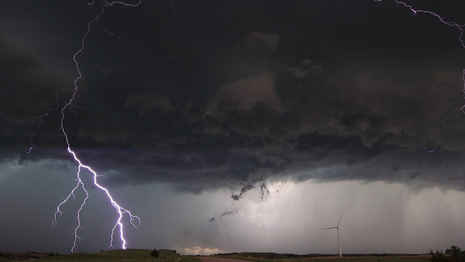 Gewitter über den Nebraska Sandhills mit Blitzeinschlag, 02.06.2025. Quelle: Felix Dietzsch