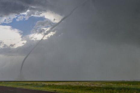 In Auflösung begriffener Tornado (sog. „Rope out”), 08.06.2025. Quelle: Felix Dietzsch