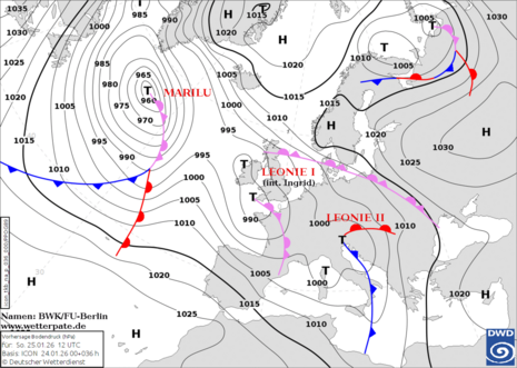 Karte Europa und Nordatlantik mit Vorhersage von Isobaren und Fronten für Sonntag, 25.01.2026, mittags