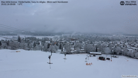Zeitraffer mit eindrücklicher Schneeschmelze im Allgäu zwischen Freitag, den 20.02.2026 und Sonntag, den 22.02.2026 (Quelle: https://www.foto-webcam.eu/webcam/max-wild-arena/)