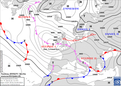 Prognosekarte Bodendruck und Lage der Fronten mit Namen der steuernden Hoch- und Tiefdruckgebiete für den morgigen Freitag, den 06.02.2026 12 UTC.