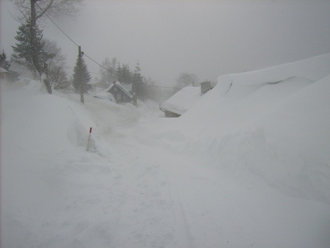 Bis zu 2 m Schnee auf dem Kamm.