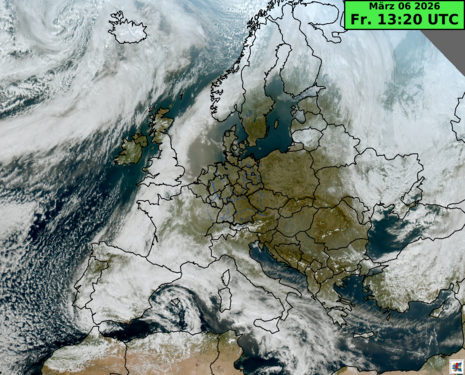 Die Höhenwetterkarte auf der 500-hPa-Niveaufläche für Mittwoch, den 11.03.2026 zeigt, dass sich das Omegahoch weitestgehend abgebaut hat. Die Strömung verläuft nun glatter von West nach Ost.