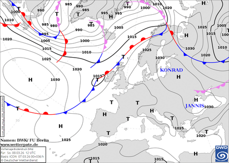 Analysekarte für Sonntag, den 08.03.2026 um 12 UTC. Weiterhin bestimmt hoher Luftdruck das Wettergeschehen in weiten Teilen Mitteleuropas. (Quelle: DWD)