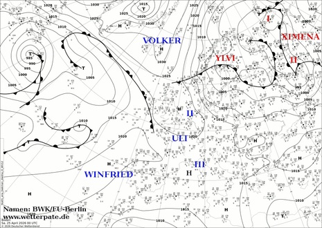 Karte Europa und Nordatlantik mit der Analyse des Bodendruckfeldes (in hPa) und der Wetterfronten sowie der den Namen der Druckzentren von Samstag, 25.04.2026 0 UTC/2 MESZ