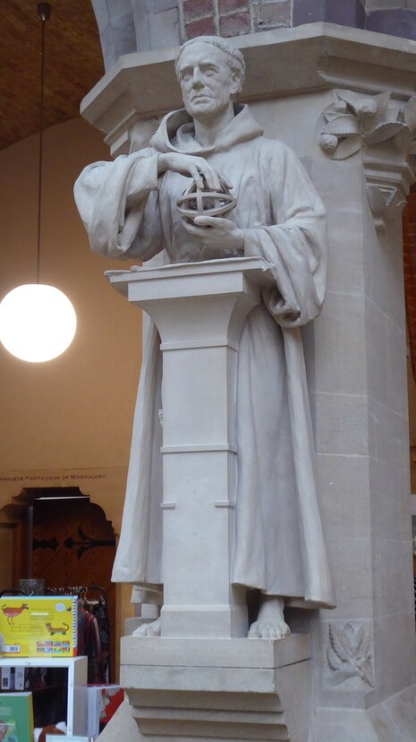 Statue von Roger Bacon, Oxford University Museum of Natural History, Oxford, Vereinigtes Königreich, Quelle: Philip Halling über Wikimedia Commons