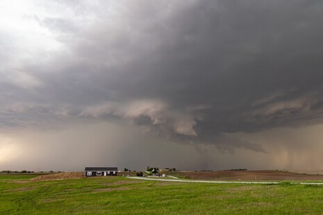 Am 15. Mai gab es in Iowa die erste Superzelle mit toller Wolkenstruktur und einer leicht grünlichen Färbung.