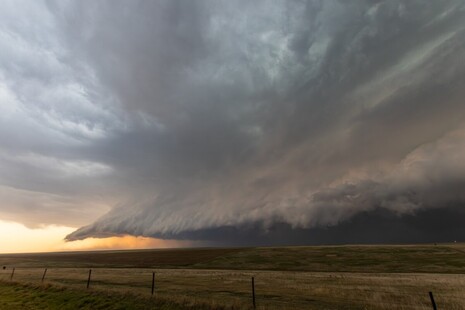 Am 16. Mai konnte bei Goodland (Kansas) eine sehr starke Superzelle beobachtet werden, die Großhagel, einen Tornado-Verdacht und imposante Wolkenformationen mit sich brachte.