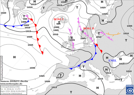 Die Großwetterlage ändert sich: Ausgehend von Tief ROSI zieht eine Kaltfront über Deutschland hinweg und leitet einen kühleren und unbeständigen Witterungsabschnitt ein (Quelle:DWD/Berliner Wetterkarte e.V.)
