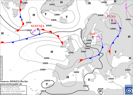 DWD-Vorhersagekarte für den Bodendruck und die Luftmassengrenzen im Bereich von Europa und dem Nordostatlantik für Freitag, den 03. Juli 2026, 12 UTC auf Basis des ICON-Modelllaufs vom 02. Juli 2026, 00 UTC.