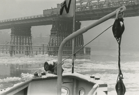 Eisperiode Februar 1956 im Rhein bei Mainz