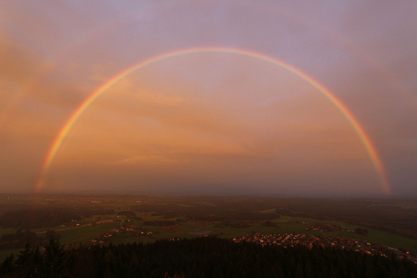 Regenbogen am Meteorologischen Observatorium Hohenpeissenberg